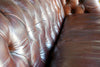 Luxuriöses Chesterfield Büffelleder Sofa, 2-Sitzer | Modell Long 